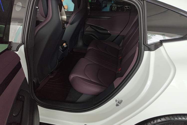 Used Xiaomi Auto SU7 2024 Rear-Drive Long-Range Intelligent Driving Version Left Rear Seat