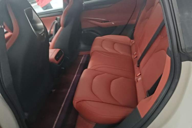 Used Xiaomi Auto SU7 2024 Rear-Drive Long-Range Intelligent Driving Version Left Rear Seat