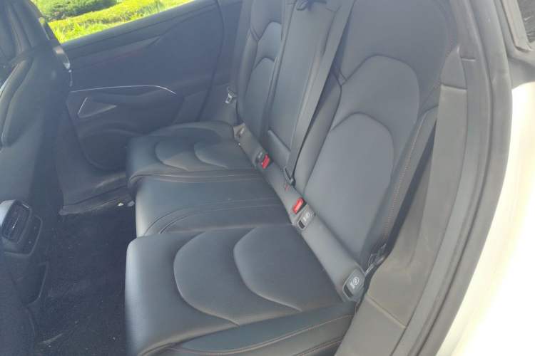 Used Xiaomi Auto SU7 2024 Four-Wheel Drive Ultra-Long Range Advanced Intelligent Driving Max Edition Left Rear Seat