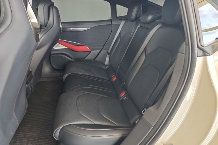 Used Xiaomi Auto SU7 2024 Four-Wheel Drive Ultra-Long Range Advanced Intelligent Driving Max Edition Left Rear Seat