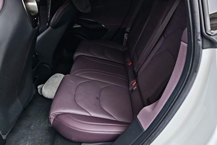 Used Xiaomi Auto SU7 2024 Four-Wheel Drive Ultra-Long Range Advanced Intelligent Driving Max Edition Left Rear Seat