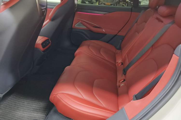 Used Xiaomi Auto SU7 2024 Four-Wheel Drive Ultra-Long Range Advanced Intelligent Driving Max Edition Left Rear Seat