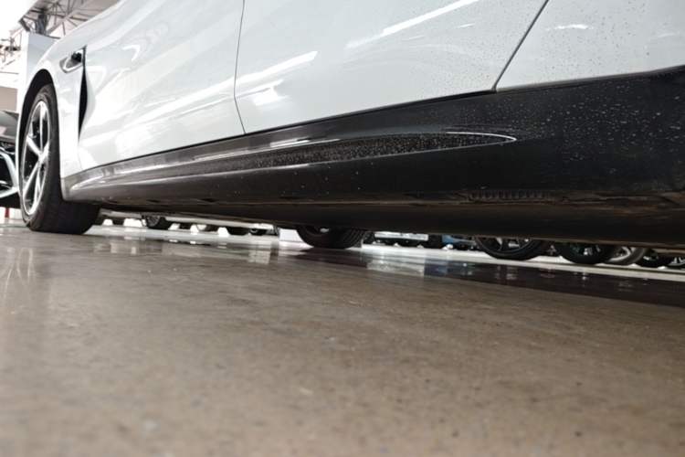 Used Xiaomi Auto SU7 2024 Four-Wheel Drive Ultra-Long Range Advanced Intelligent Driving Max Edition Left Side Sill