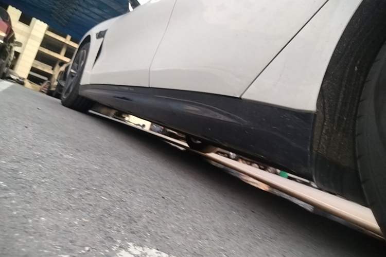 Used Xiaomi Auto SU7 2024 Four-Wheel Drive Ultra-Long Range Advanced Intelligent Driving Max Edition Left Side Sill