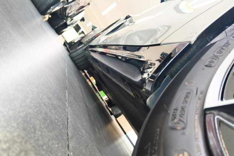 Used Xiaomi Auto SU7 2024 Rear-Drive Long-Range Intelligent Driving Version Left Side Sill