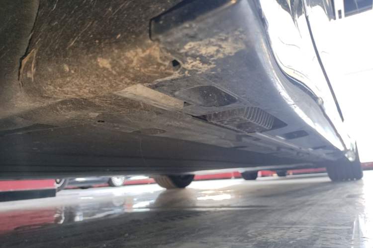 Used Xiaomi Auto SU7 2024 Rear-Drive Long-Range Intelligent Driving Version Left Side Sill