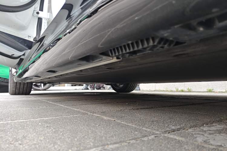 Used Xiaomi Auto SU7 2024 Rear-Drive Ultra-Long Range Advanced Pro-Level Intelligent Driving Version Left Side Sill
