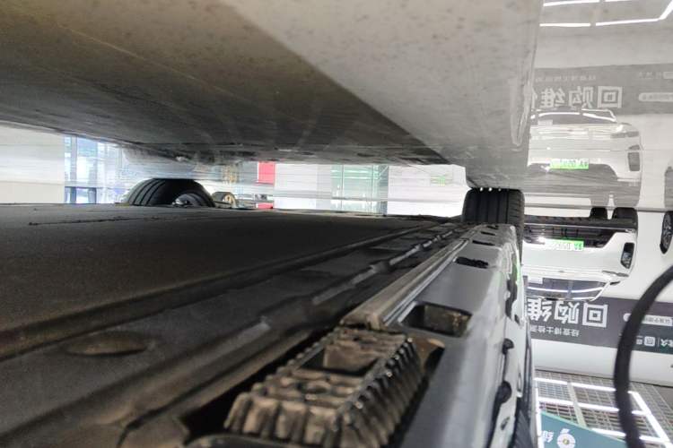 Used Xiaomi Auto SU7 2024 Four-Wheel Drive Ultra-Long Range Advanced Intelligent Driving Max Edition Left Side Sill