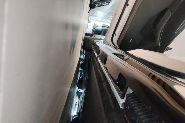 Used Xiaomi Auto SU7 2024 Rear-Drive Ultra-Long Range Advanced Pro-Level Intelligent Driving Version Left Side Sill