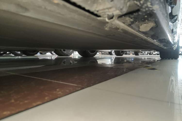 Used Xiaomi Auto SU7 2024 Four-Wheel Drive Ultra-Long Range Advanced Intelligent Driving Max Edition Left Side Sill