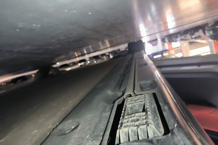 Used Xiaomi Auto SU7 2024 Rear-Drive Long-Range Intelligent Driving Version Left Side Sill