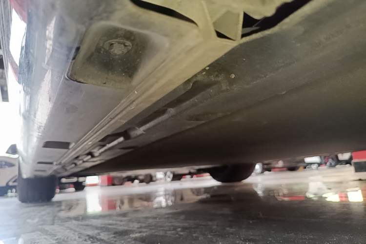 Used Xiaomi Auto SU7 2024 Rear-Drive Long-Range Intelligent Driving Version Left Side Sill