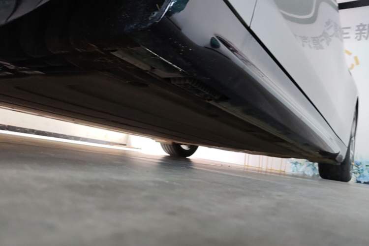 Used Xiaomi Auto SU7 2024 Rear-Drive Long-Range Intelligent Driving Version Left Side Sill