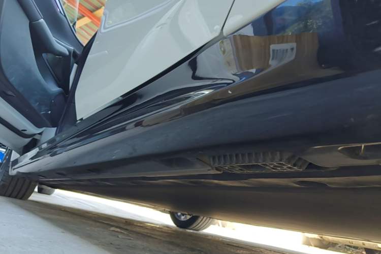 Used Xiaomi Auto SU7 2024 Four-Wheel Drive Ultra-Long Range Advanced Intelligent Driving Max Edition Left Side Sill