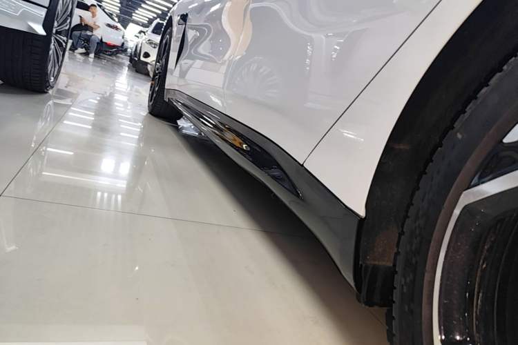 Used Xiaomi Auto SU7 2024 Rear-Drive Long-Range Intelligent Driving Version Left Side Sill