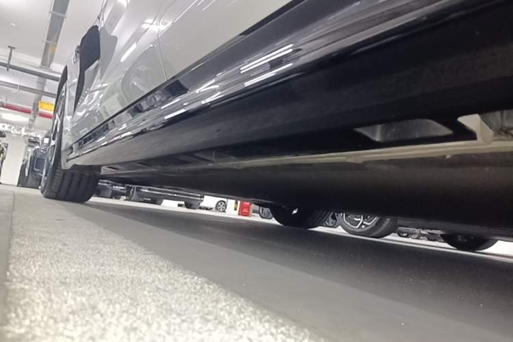 Used Xiaomi Auto SU7 2024 Rear-Drive Ultra-Long Range Advanced Pro-Level Intelligent Driving Version Left Side Sill