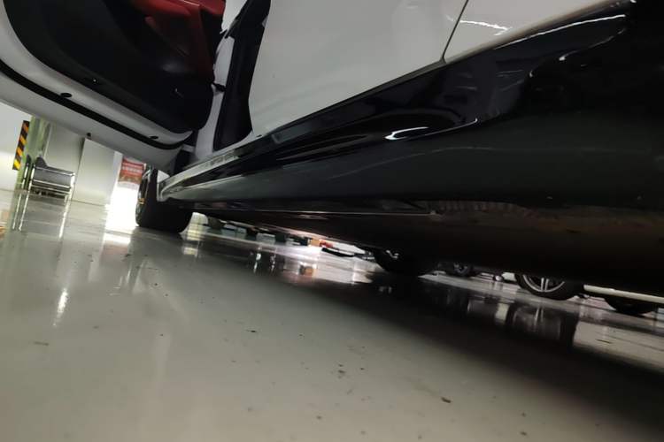 Used Xiaomi Auto SU7 2024 Four-Wheel Drive Ultra-Long Range Advanced Intelligent Driving Max Edition Left Side Sill