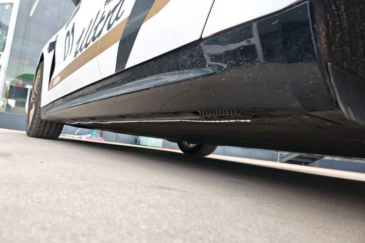 Used Xiaomi Auto SU7 2024 Rear-Drive Standard Founder Edition Left Side Sill