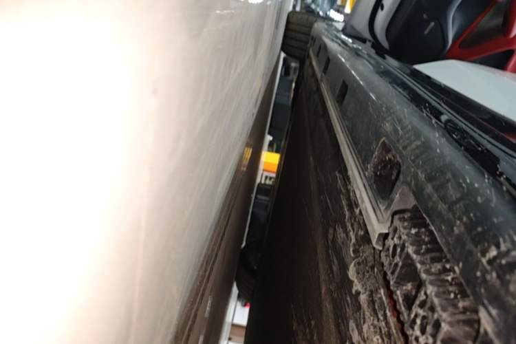 Used Xiaomi Auto SU7 2024 Four-Wheel Drive Ultra-Long Range Advanced Intelligent Driving Max Edition Left Side Sill