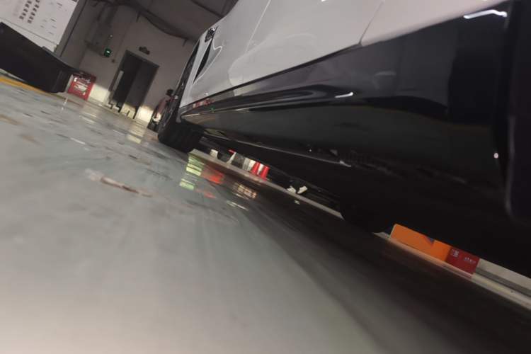 Used Xiaomi Auto SU7 2024 Rear-Drive Ultra-Long Range Advanced Pro-Level Intelligent Driving Version Left Side Sill