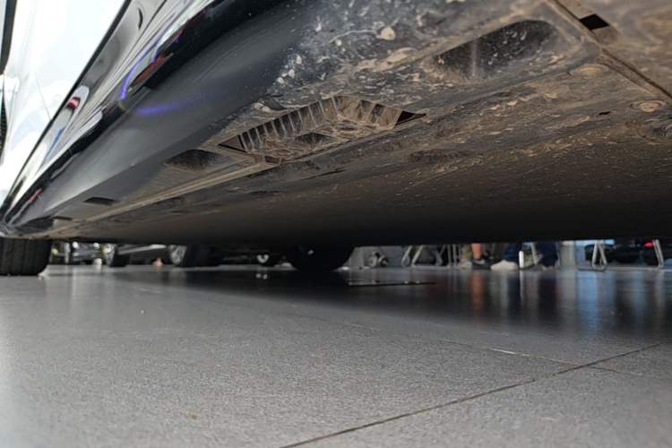 Used Xiaomi Auto SU7 2024 Rear-Drive Long-Range Intelligent Driving Version Left Side Sill