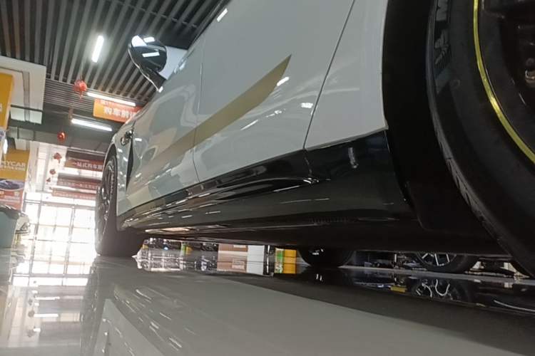 Used Xiaomi Auto SU7 2024 Rear-Drive Ultra-Long Range Advanced Pro-Level Intelligent Driving Version Left Side Sill
