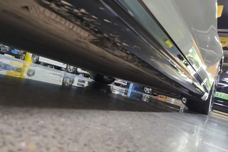 Used Xiaomi Auto SU7 2024 Four-Wheel Drive Ultra-Long Range Advanced Intelligent Driving Max Edition Left Side Sill