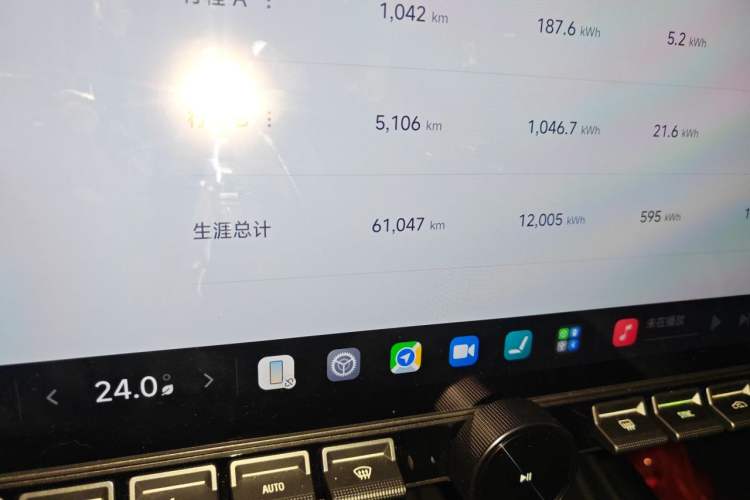 Used Xiaomi Auto SU7 2024 Four-Wheel Drive Ultra-Long Range Advanced Intelligent Driving Max Edition Odometer Close Up