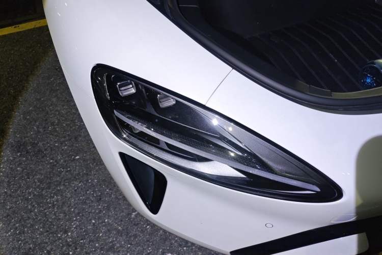 Used Xiaomi Auto SU7 2024 Rear-Drive Standard Founder Edition Right Front Headlight