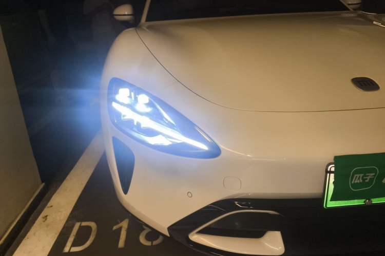 Used Xiaomi Auto SU7 2024 Four-Wheel Drive Ultra-Long Range Advanced Intelligent Driving Max Edition Right Front Headlight