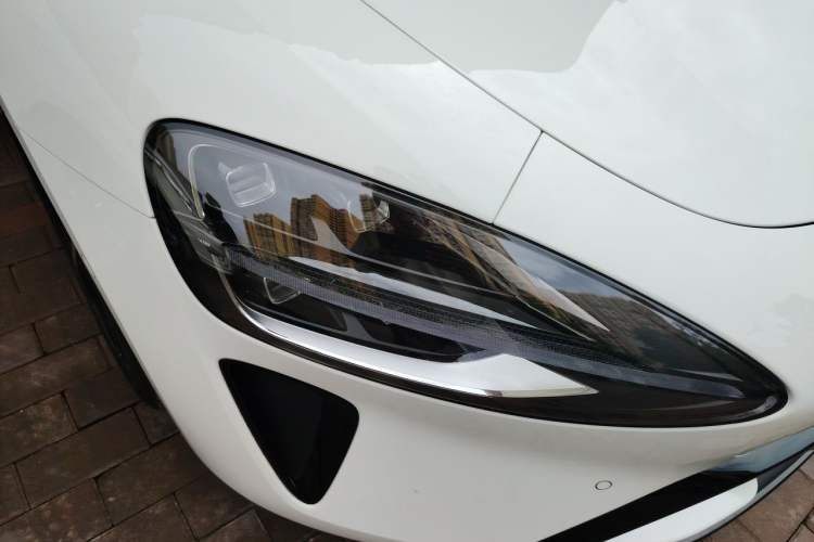 Used Xiaomi Auto SU7 2024 Four-Wheel Drive Ultra-Long Range Advanced Intelligent Driving Max Edition Right Front Headlight