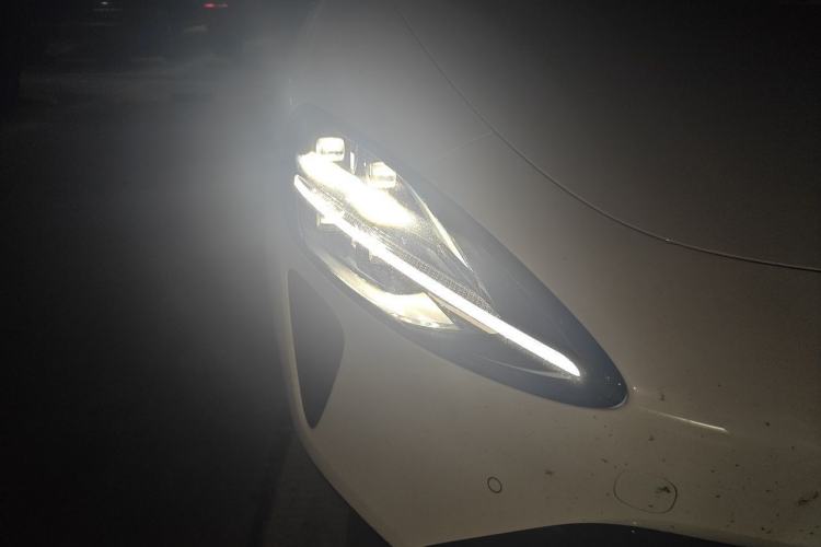 Used Xiaomi Auto SU7 2024 Rear-Drive Long-Range Intelligent Driving Version Right Front Headlight