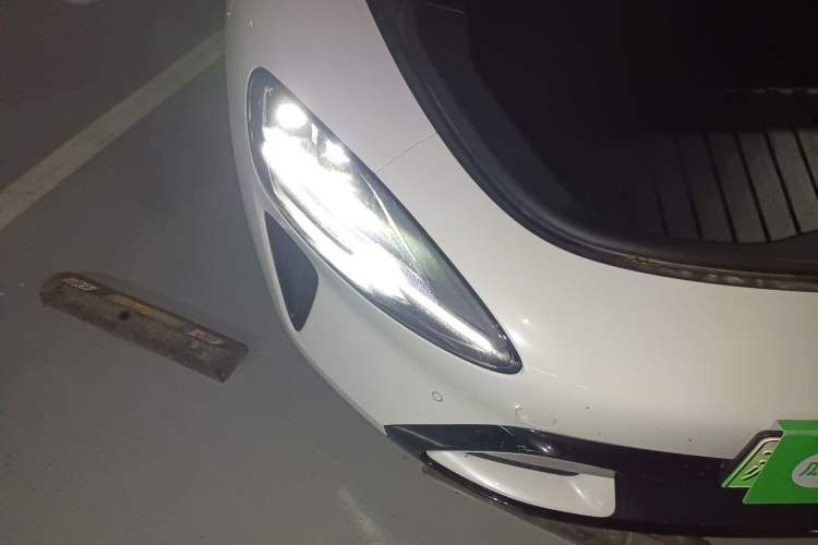 Used Xiaomi Auto SU7 2024 Rear-Drive Ultra-Long Range Advanced Pro-Level Intelligent Driving Version Right Front Headlight