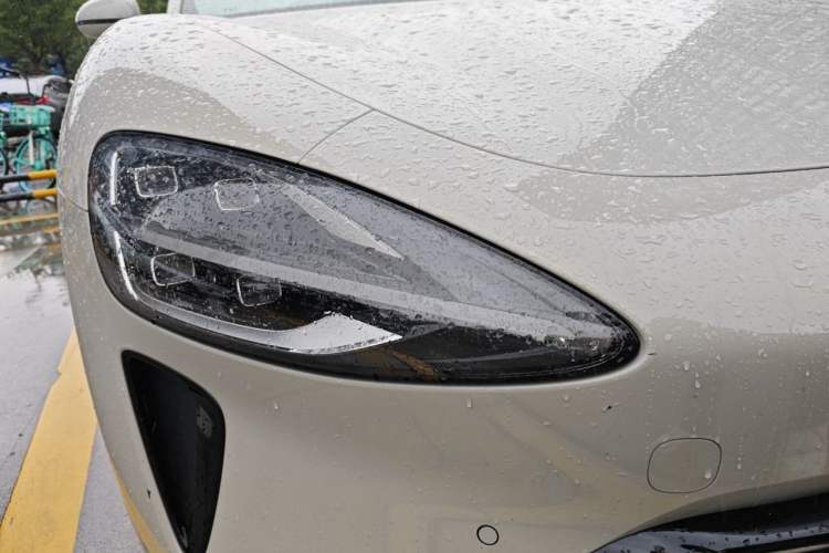 Used Xiaomi Auto SU7 2024 Rear-Drive Long-Range Intelligent Driving Version Right Front Headlight
