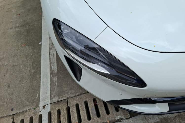 Used Xiaomi Auto SU7 2024 Rear-Drive Ultra-Long Range Advanced Pro-Level Intelligent Driving Version Right Front Headlight