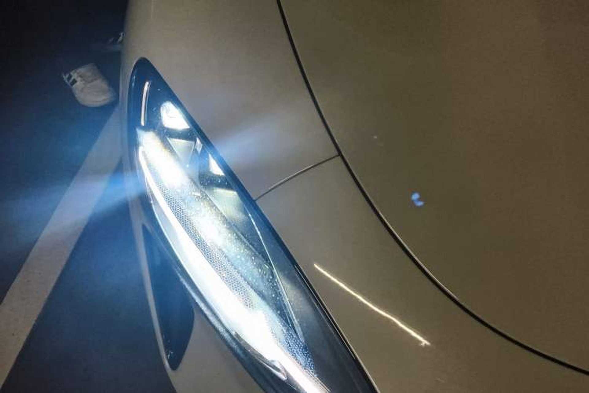 Used Xiaomi Auto SU7 2024 Four-Wheel Drive Ultra-Long Range Advanced Intelligent Driving Max Edition Right Front Headlight