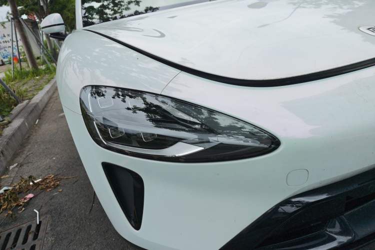 Used Xiaomi Auto SU7 2024 Four-Wheel Drive Ultra-Long Range Advanced Intelligent Driving Max Edition Right Front Headlight