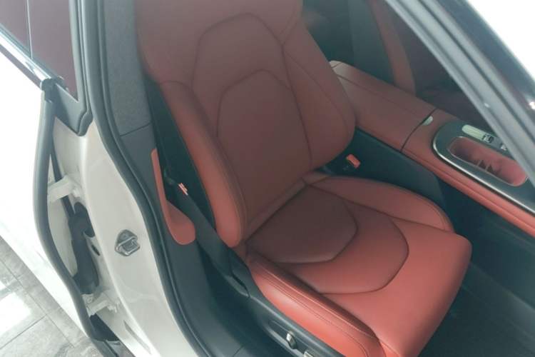 Used Xiaomi Auto SU7 2024 Rear-Drive Long-Range Intelligent Driving Version Right Front Seat