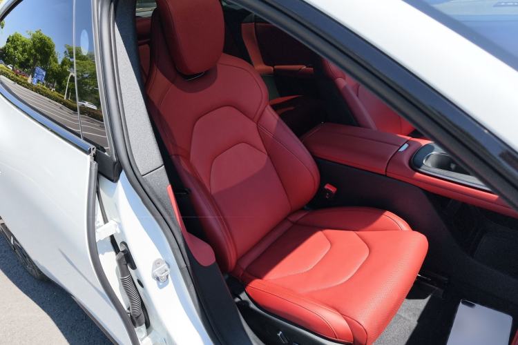 Used Xiaomi Auto SU7 2024 Rear-Drive Long-Range Intelligent Driving Version Right Front Seat
