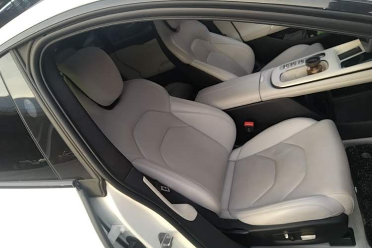 Used Xiaomi Auto SU7 2024 Four-Wheel Drive Ultra-Long Range Advanced Intelligent Driving Max Edition Right Front Seat