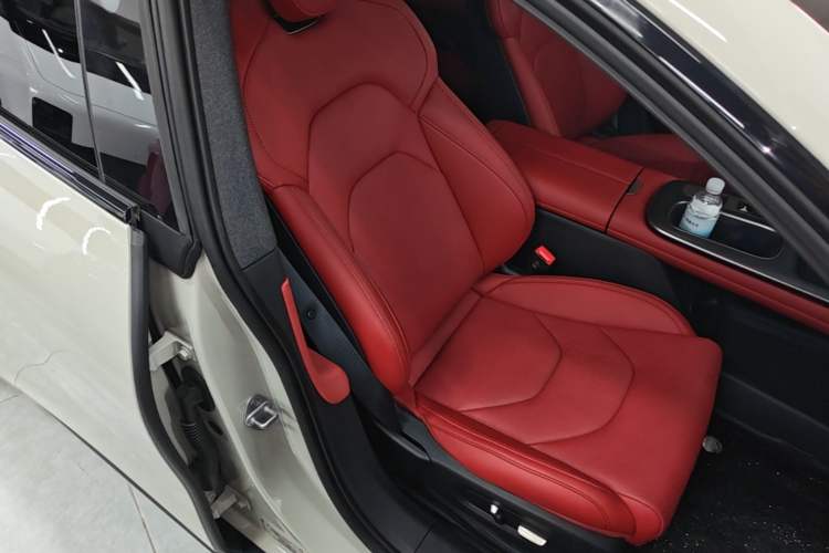 Used Xiaomi Auto SU7 2024 Rear-Drive Long-Range Intelligent Driving Version Right Front Seat