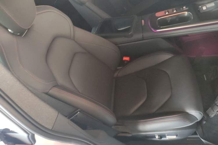Used Xiaomi Auto SU7 2024 Rear-Drive Long-Range Intelligent Driving Version Right Front Seat