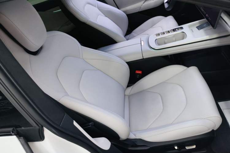 Used Xiaomi Auto SU7 2024 Four-Wheel Drive Ultra-Long Range Advanced Intelligent Driving Max Edition Right Front Seat