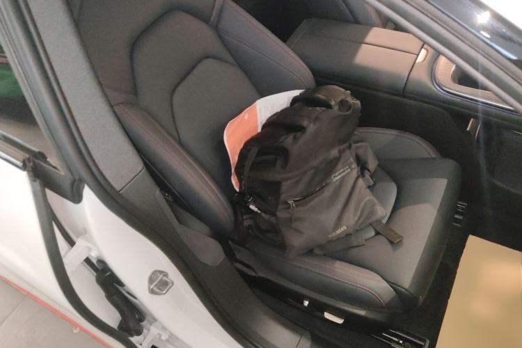Used Xiaomi Auto SU7 2024 Rear-Drive Ultra-Long Range Advanced Pro-Level Intelligent Driving Version Right Front Seat