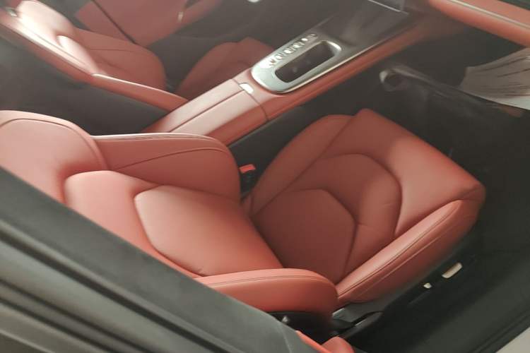 Used Xiaomi Auto SU7 2024 Four-Wheel Drive Ultra-Long Range Advanced Intelligent Driving Max Edition Right Front Seat
