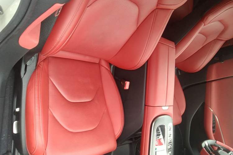 Used Xiaomi Auto SU7 2024 Four-Wheel Drive Ultra-Long Range Advanced Intelligent Driving Max Edition Right Front Seat
