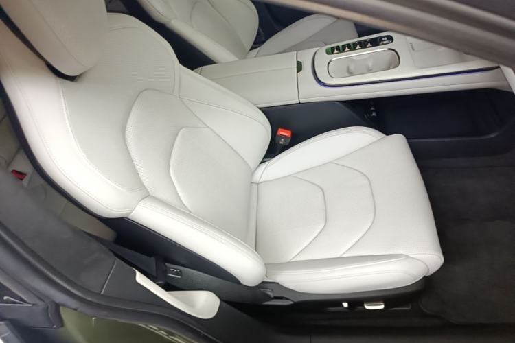 Used Xiaomi Auto SU7 2024 Four-Wheel Drive Ultra-Long Range Advanced Intelligent Driving Max Edition Right Front Seat