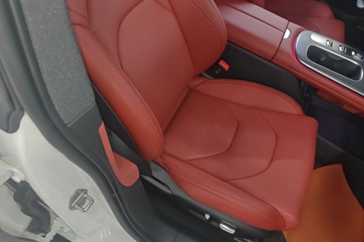 Used Xiaomi Auto SU7 2024 Rear-Drive Long-Range Intelligent Driving Version Right Front Seat
