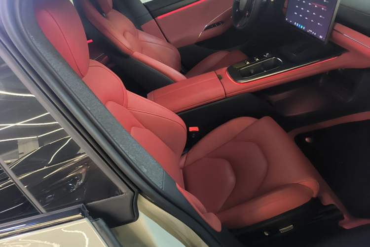 Used Xiaomi Auto SU7 2024 Rear-Drive Long-Range Intelligent Driving Version Right Front Seat