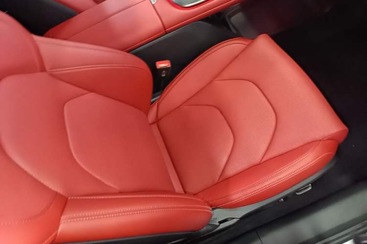 Used Xiaomi Auto SU7 2024 Rear-Drive Ultra-Long Range Advanced Pro-Level Intelligent Driving Version Right Front Seat